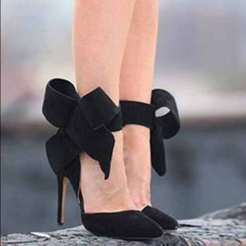 - ✨BLACK SUEDE FOUR SEASONS BOW WOMANS SHOE *NWT*✨